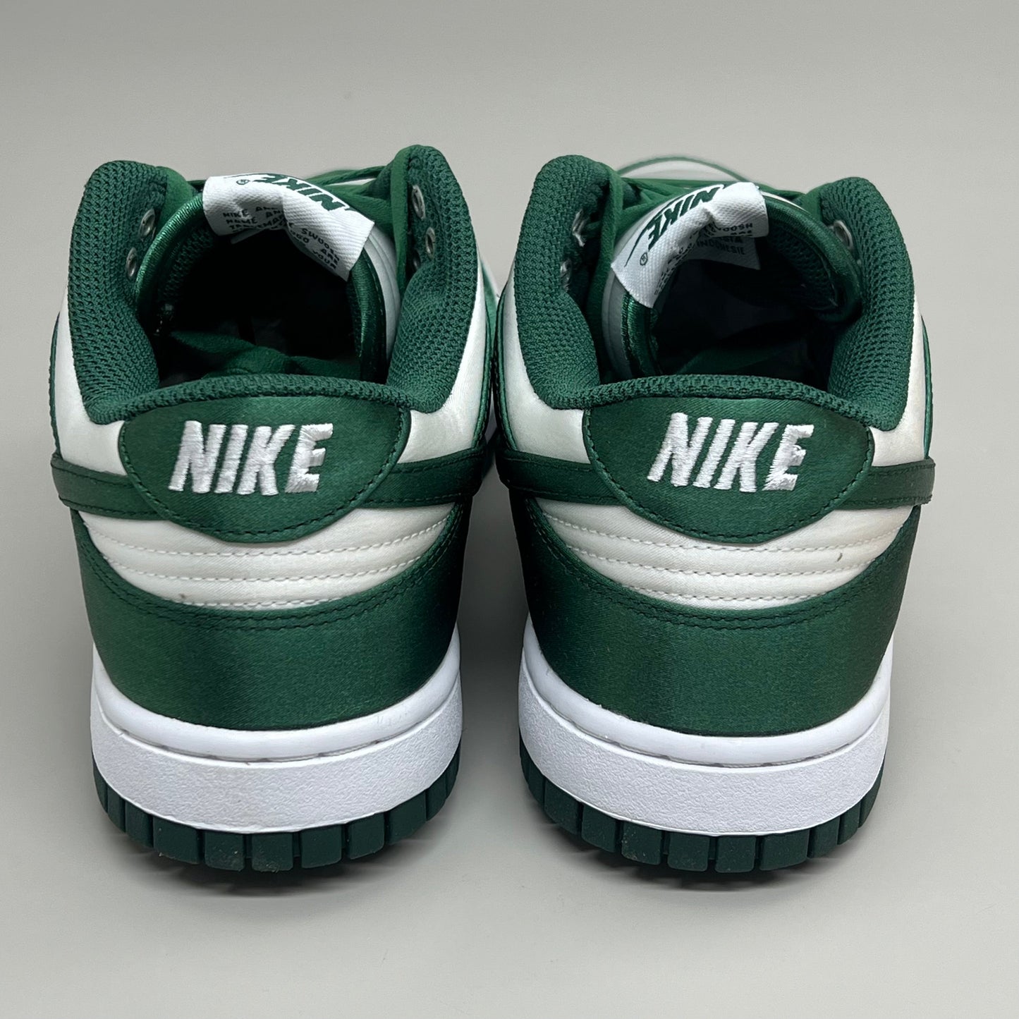 NIKE Dunk Low Satin ESS SNKR Sz Women's 10.5 Men's 9 White/Team Green DX5931100