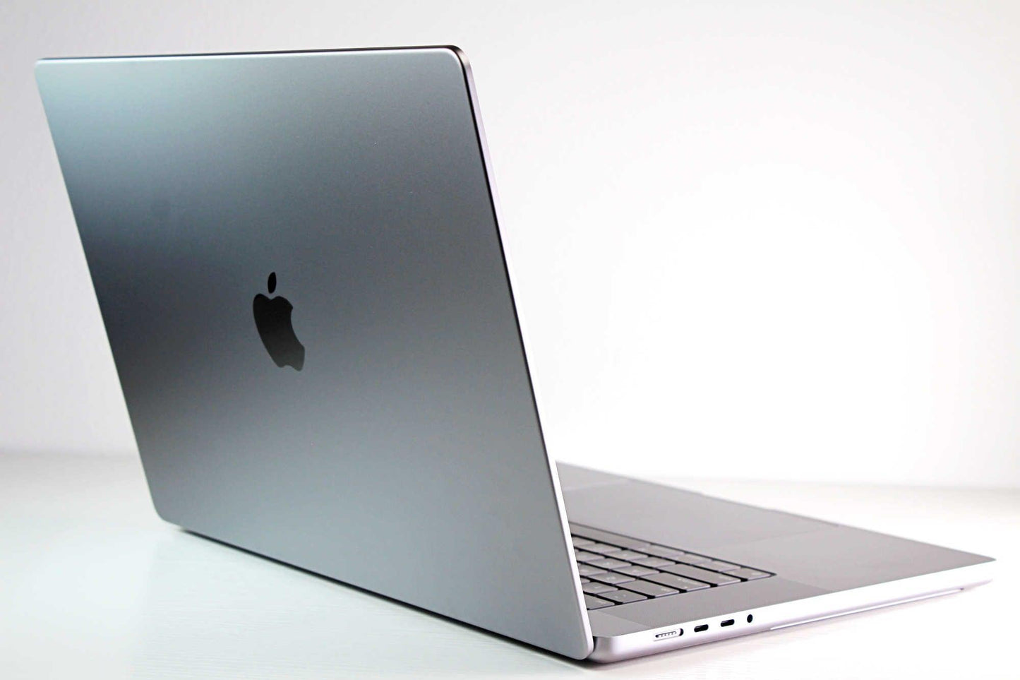 MacBook Pro (2021) 16-inch – Apple M1 Pro 10-Core CPU & 16-Core GPU – Space Gray