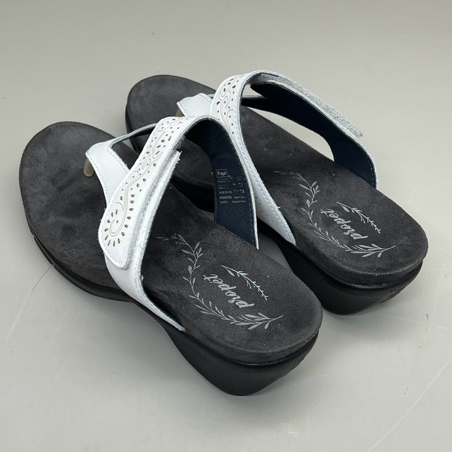 PROPET Wynzie Dressy Adjustable Flip Flop Women's Sz 7.5 XX(4E) White WSX051L