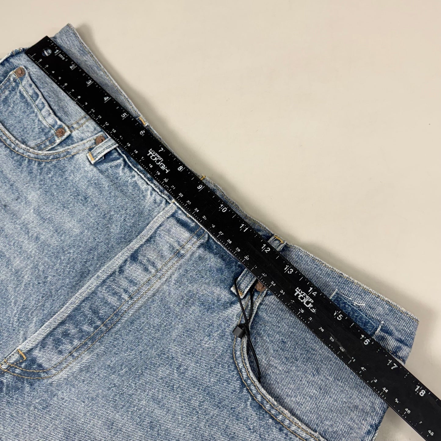 LEVIS 501 Original Fit High Rise Shorts Medium Wash Women's Sz 34 Mega Vibe Blue