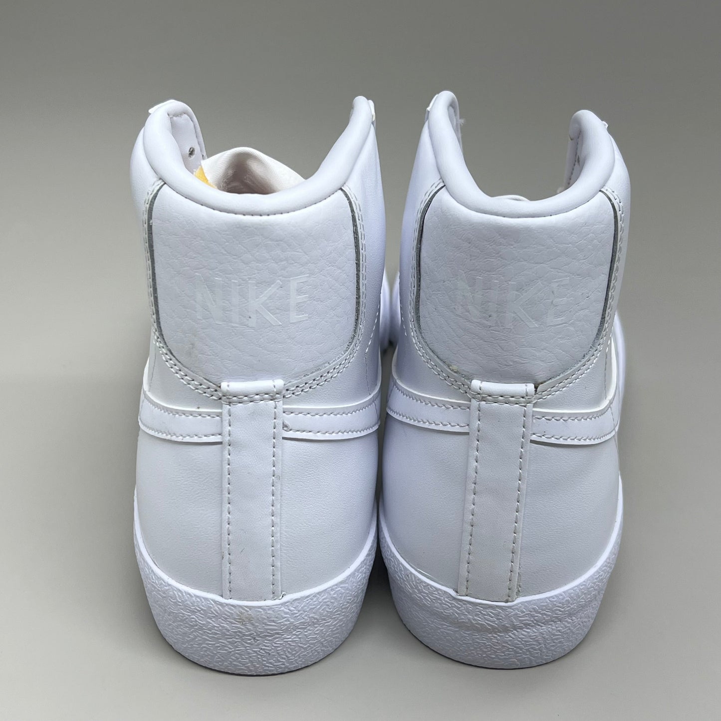 NIKE Blazer Mid 77' High-top Shoes SZ Womens 8.5 Mens 7 White & Peach CZ1055-117