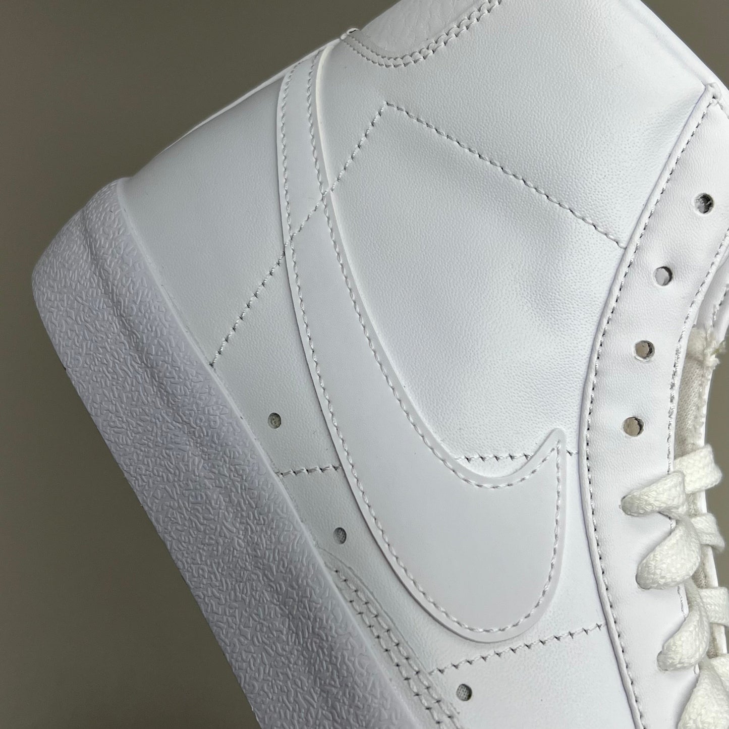 NIKE Blazer Mid 77' High-top Shoes SZ Womens 8.5 Mens 7 White & Peach CZ1055-117