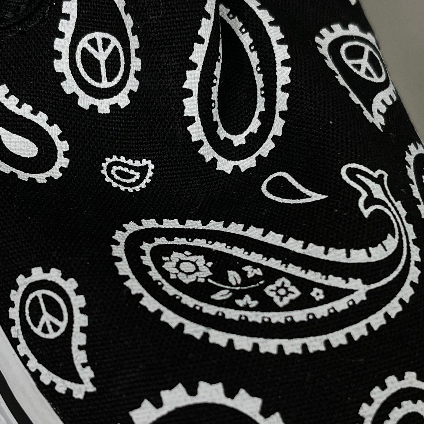 VANS Classic Slip-On Peace Sign Paisley Womens Sz 5.0 Mens Sz 3.5 Black & White