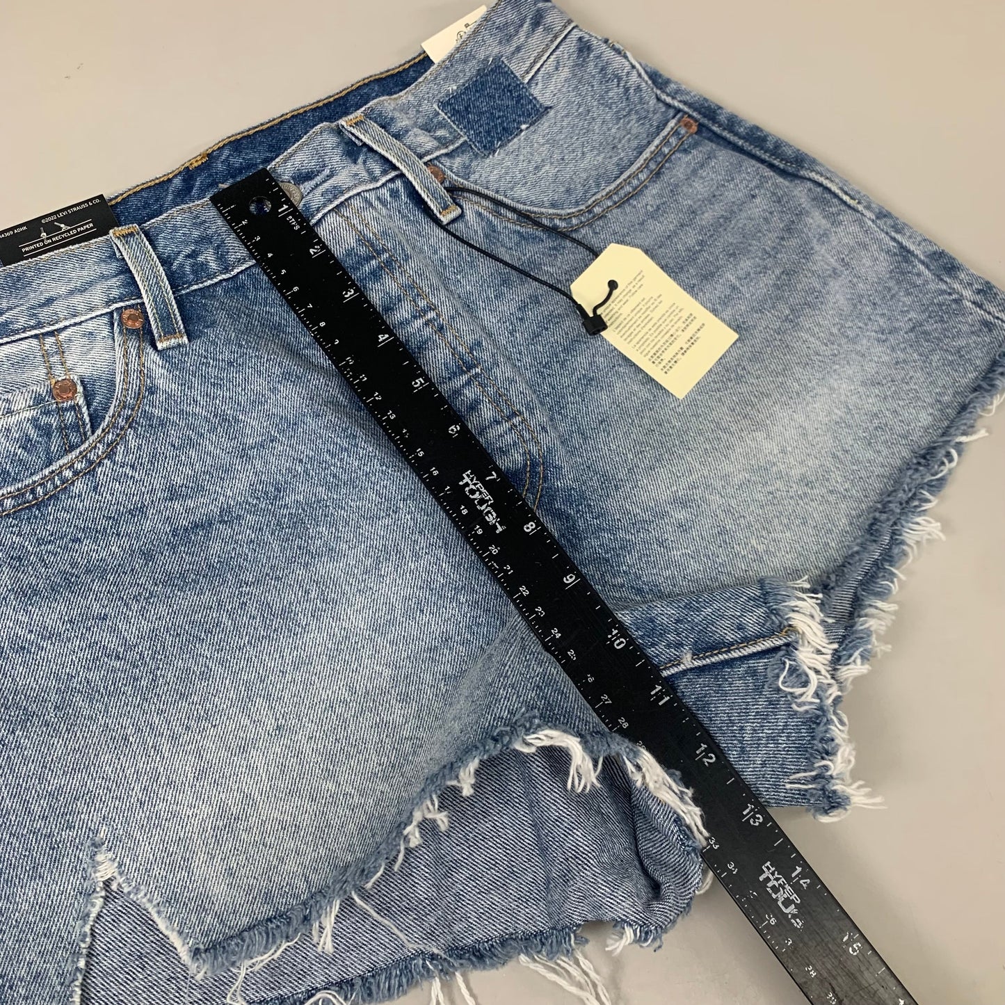 LEVIS 501 Original Fit High Rise Shorts Medium Wash Women's Sz 29 Mega Vibe Blue