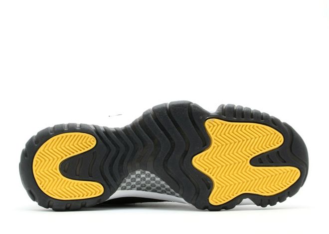 (2007) Jordan 11 Low IE Black Zest New Size 7.5W / 6Y
