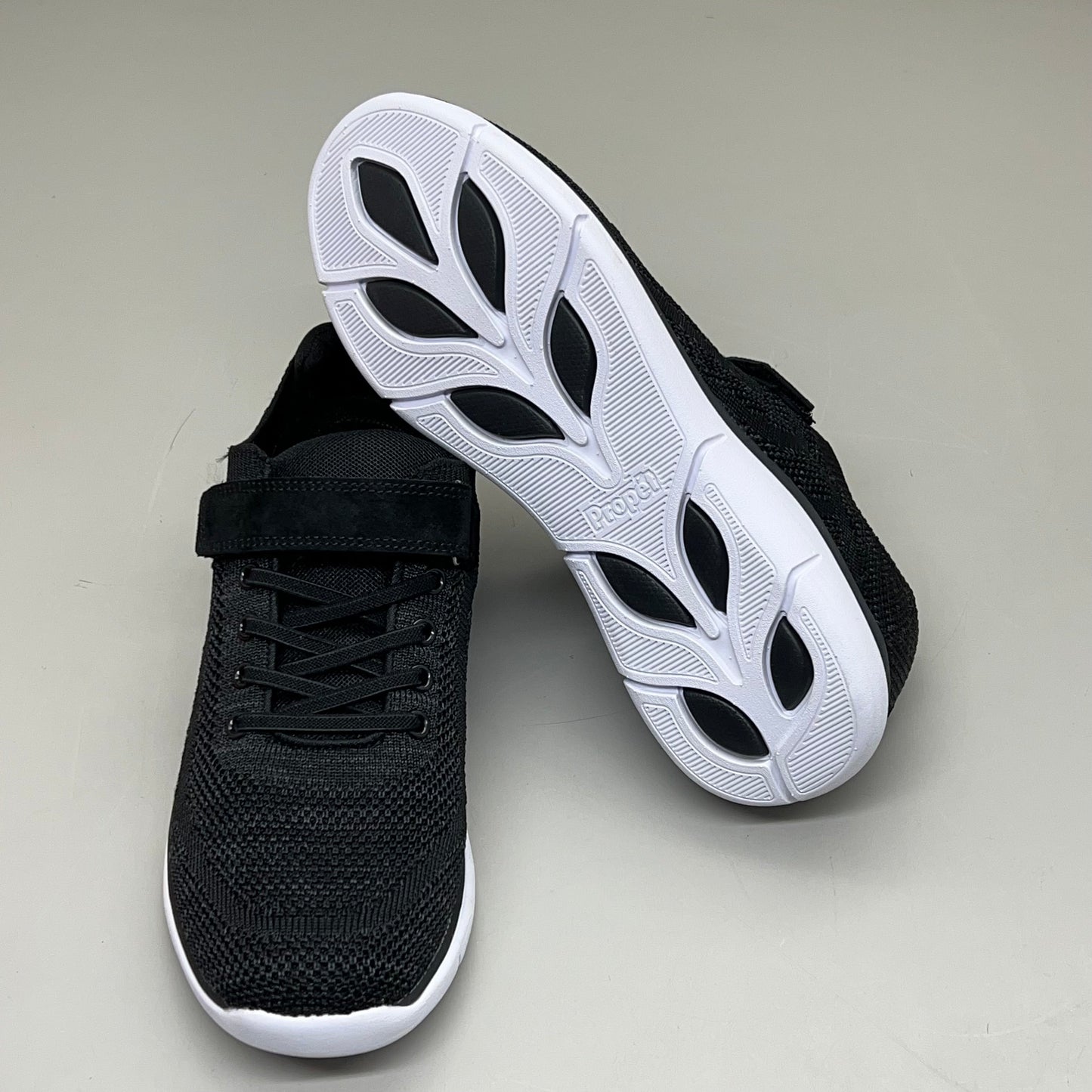 PROPET Stevie Sneaker Elastic Lace No Tie Women's Sz 9.5 M(B) Black WCA093M