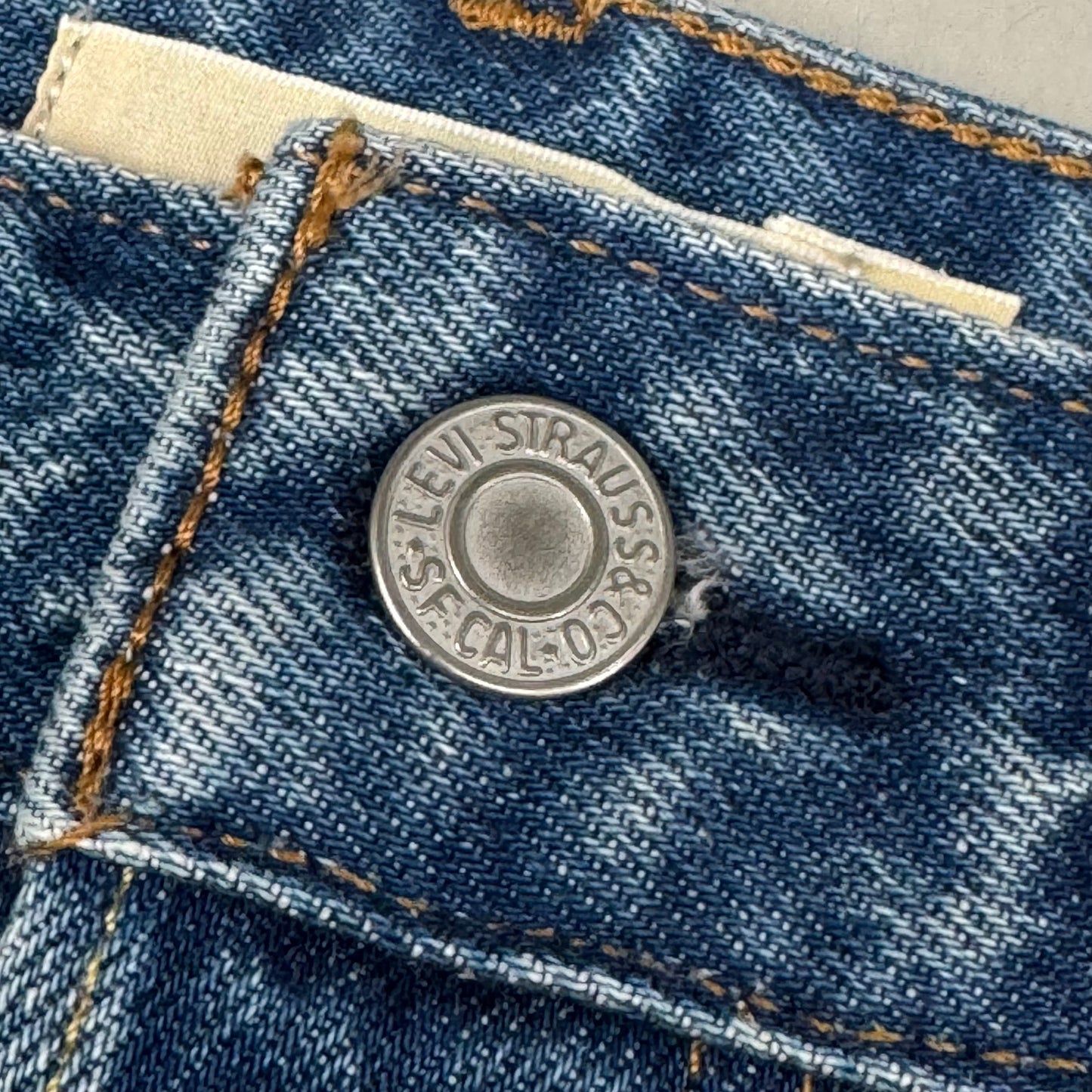 LEVIS Recrafted Icon Skirt Mid Rise Original Women's Sz 26 Novel Notion Med Wash