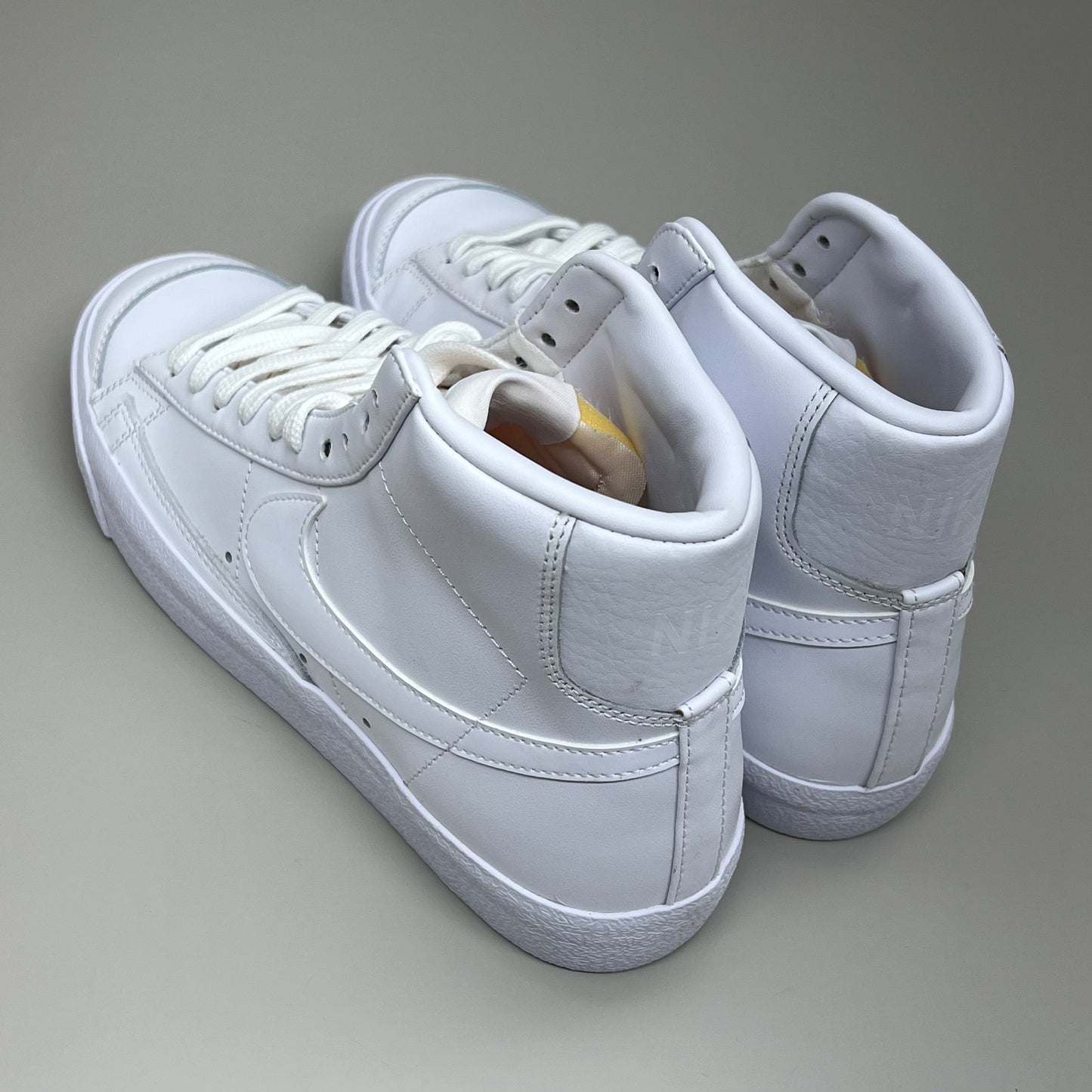 NIKE Blazer Mid 77' High-top Shoes SZ Womens 8.5 Mens 7 White & Peach CZ1055-117