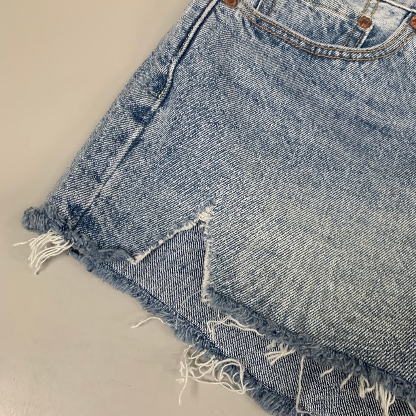 LEVIS 501 Original Fit High Rise Shorts Medium Wash Women's Sz 29 Mega Vibe Blue