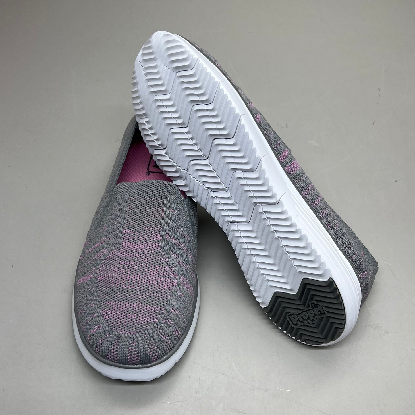 PROPET Travel Fit Slip-On Flexible Shoe Women's Sz 6.5 M(B) Grey/Pink WAT044M