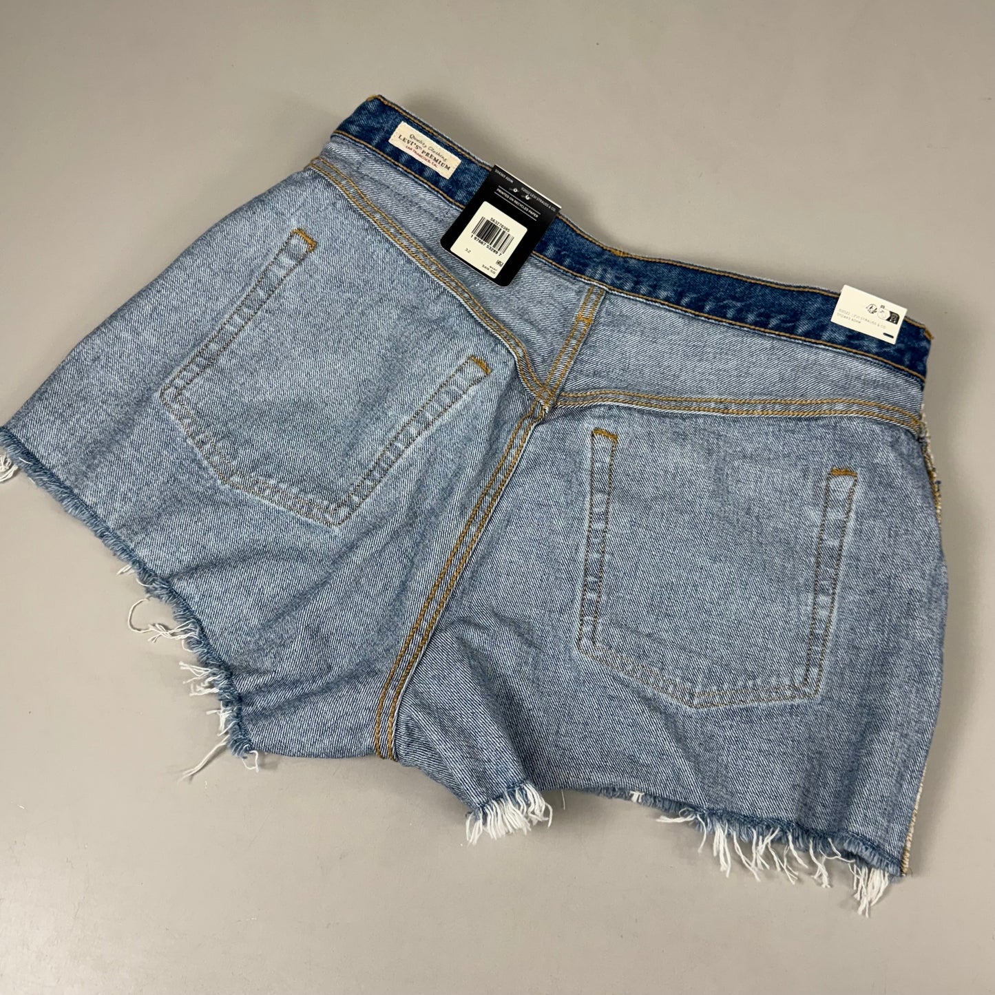 LEVIS 501 Original Fit High Rise Shorts Medium Wash Women's Sz 32 Mega Vibe Blue
