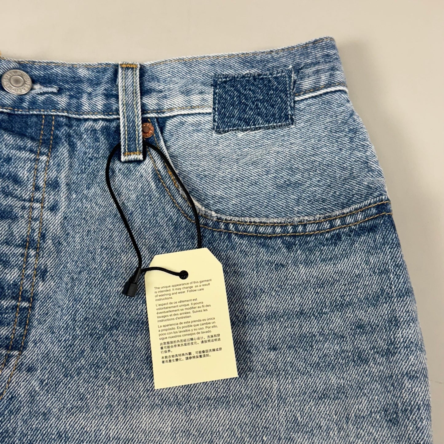 LEVIS 501 Original Fit High Rise Shorts Medium Wash Women's Sz 32 Mega Vibe Blue