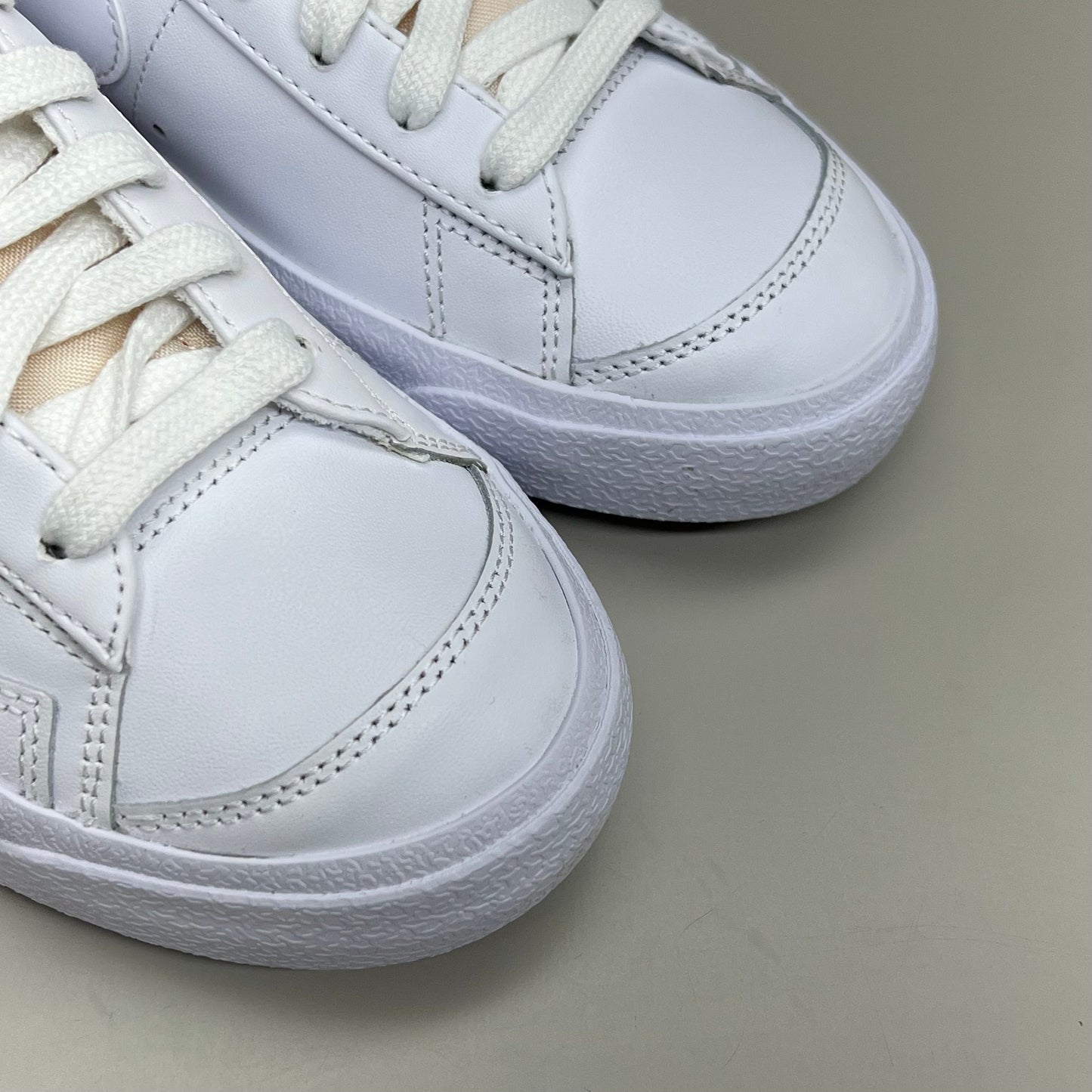 NIKE Blazer Mid 77' High-top Shoes SZ Womens 8.5 Mens 7 White & Peach CZ1055-117