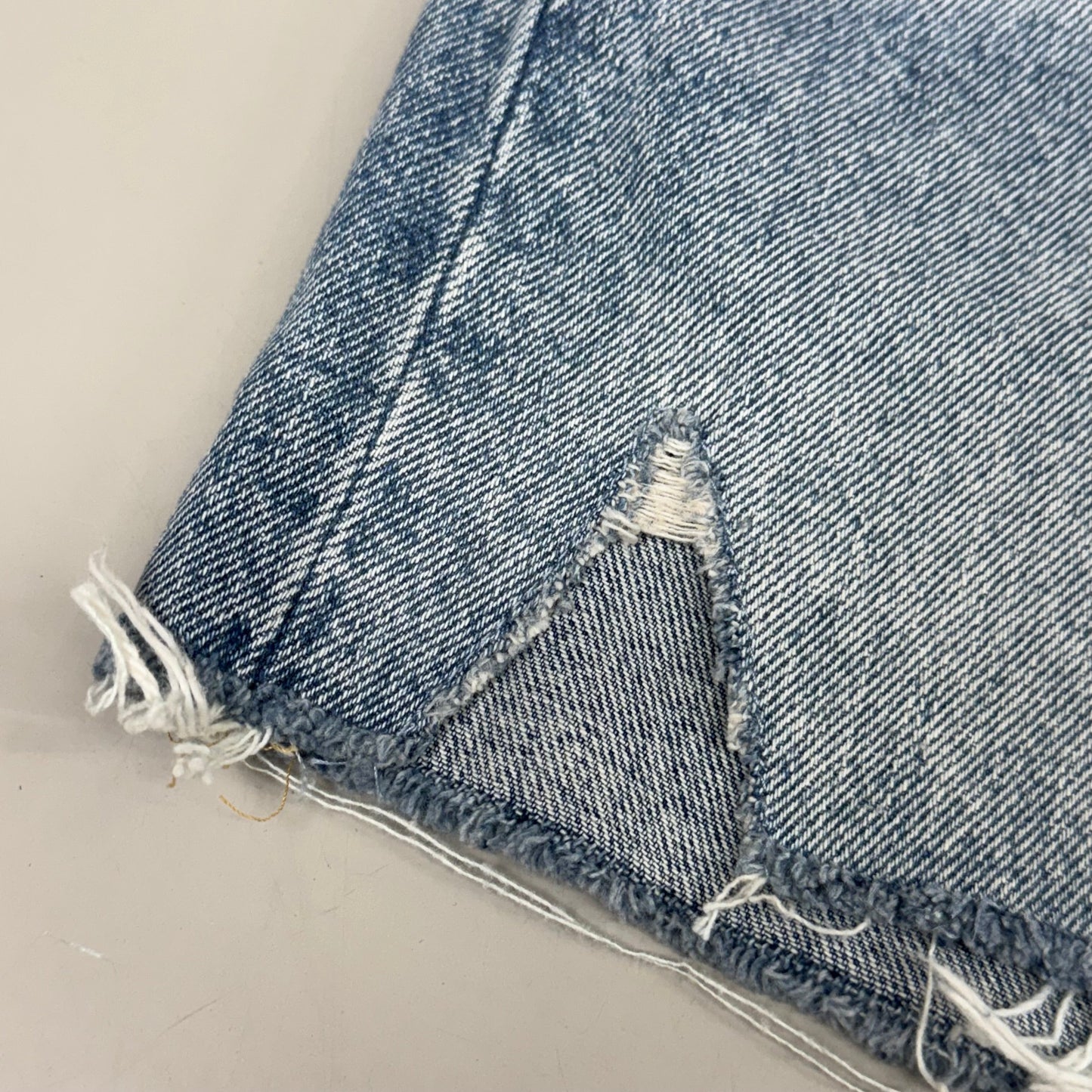 LEVIS 501 Original Fit High Rise Shorts Medium Wash Women's Sz 34 Mega Vibe Blue