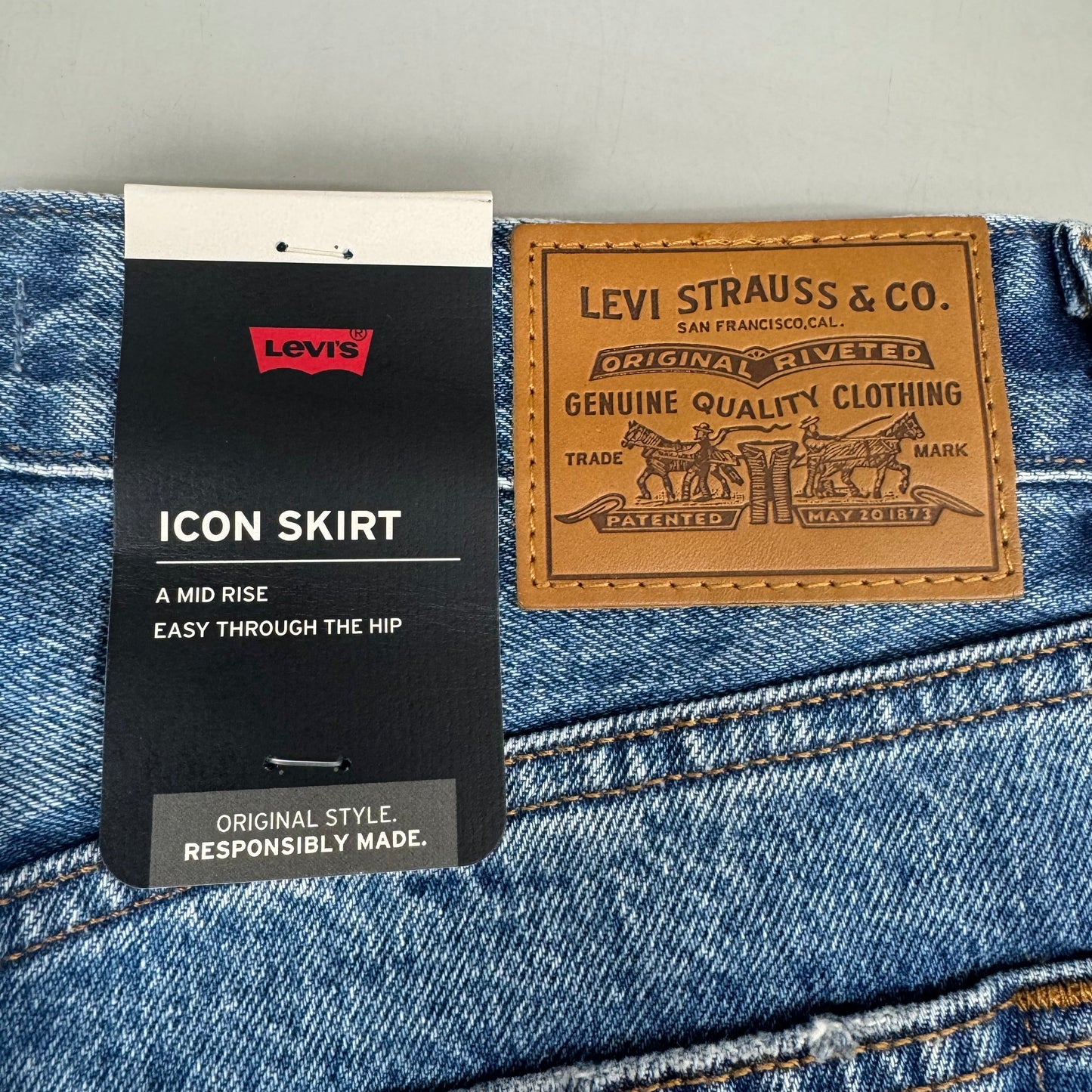 LEVIS Recrafted Icon Skirt Mid Rise Original Women's Sz 26 Novel Notion Med Wash