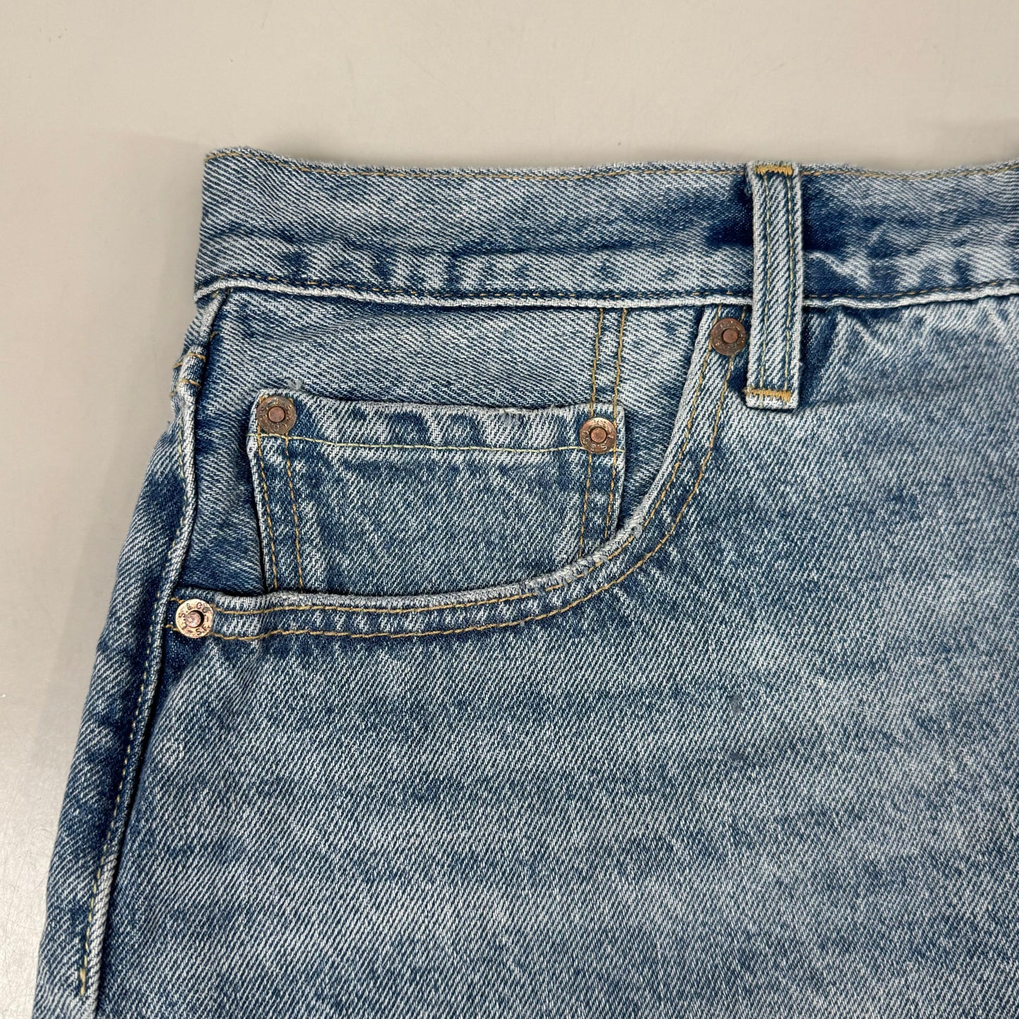 LEVIS 501 Original Fit High Rise Shorts Medium Wash Women's Sz 34 Mega Vibe Blue