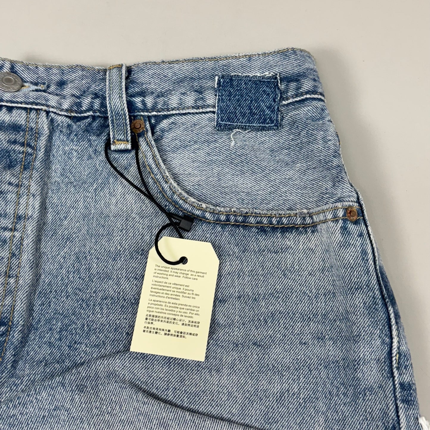 LEVIS 501 Original Fit High Rise Shorts Medium Wash Women's Sz 33 Mega Vibe Blue