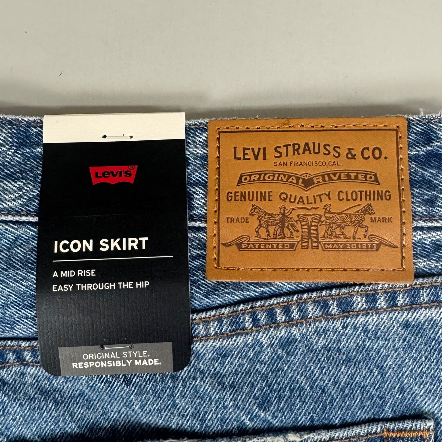 LEVIS Recrafted Icon Skirt Mid Rise Original Women's Sz 30 Novel Notion Med Wash