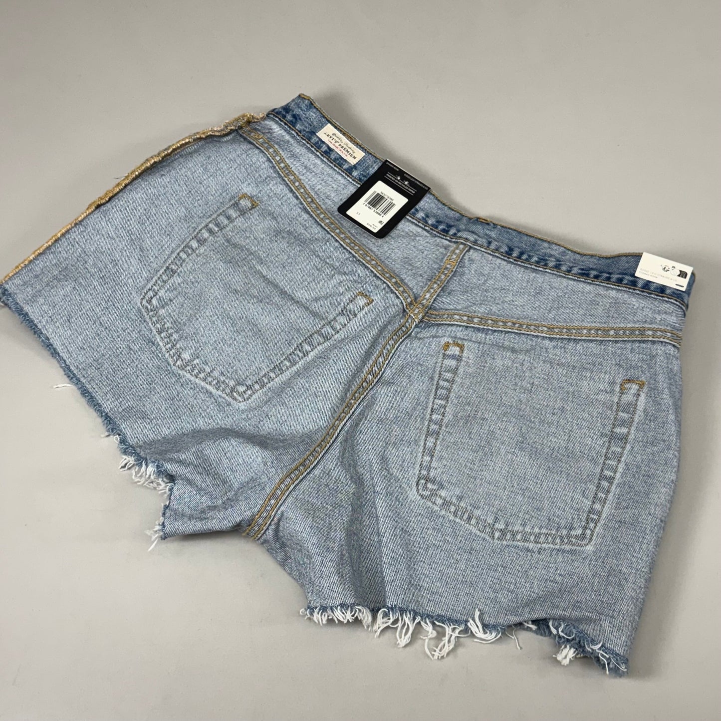 LEVIS 501 Original Fit High Rise Shorts Medium Wash Women's Sz 33 Mega Vibe Blue