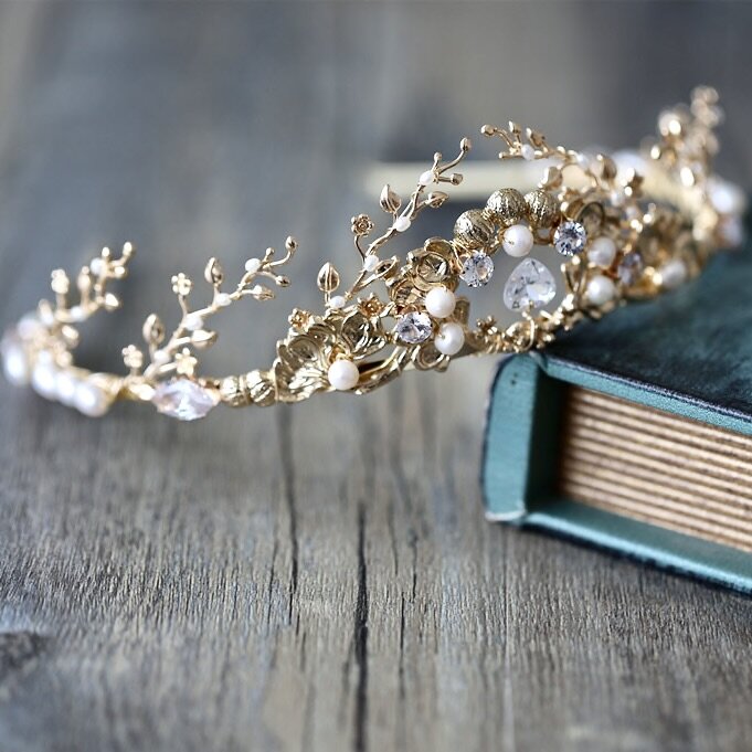 Neda - Bohemian Pearl Bridal Tiara