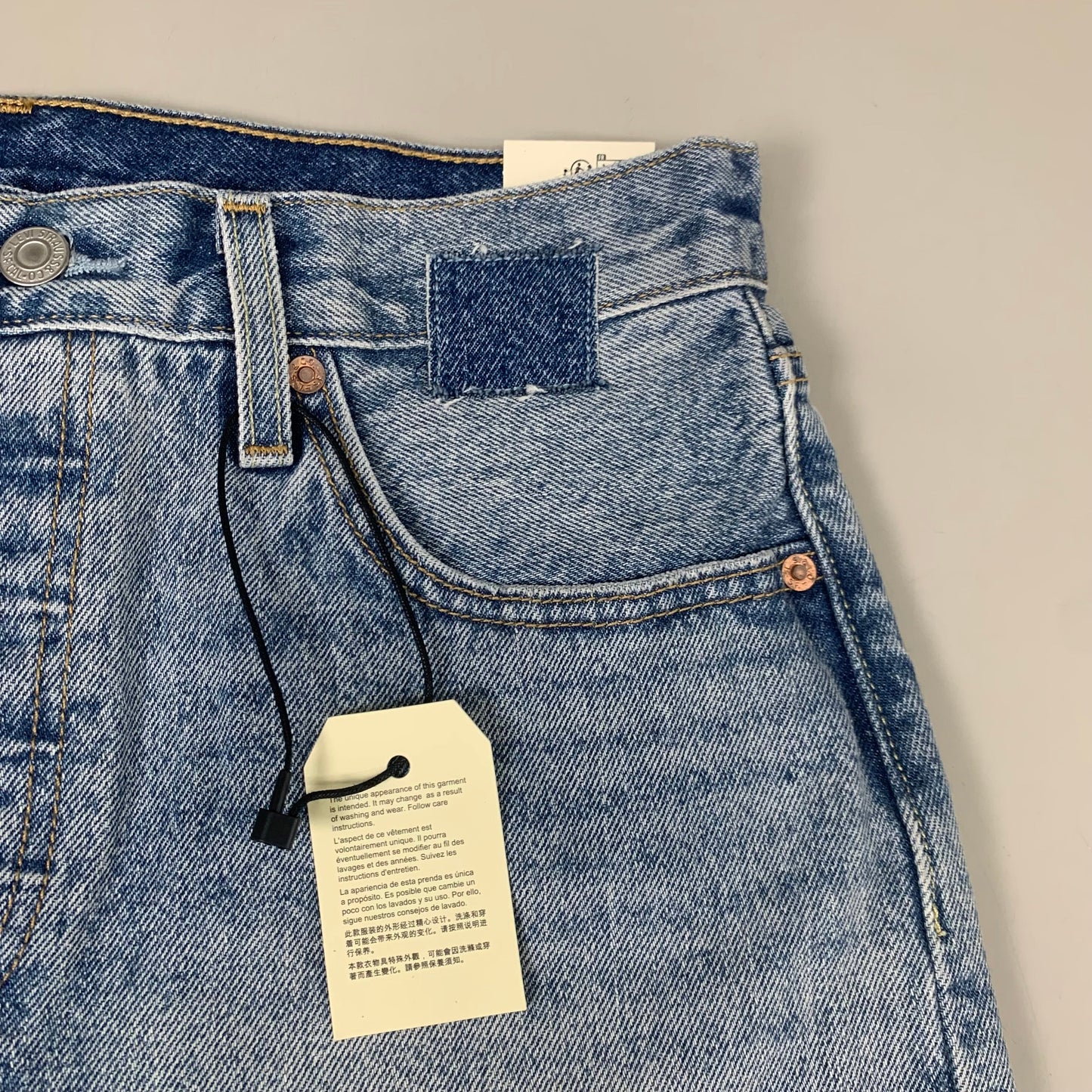 LEVIS 501 Original Fit High Rise Shorts Medium Wash Women's Sz 29 Mega Vibe Blue