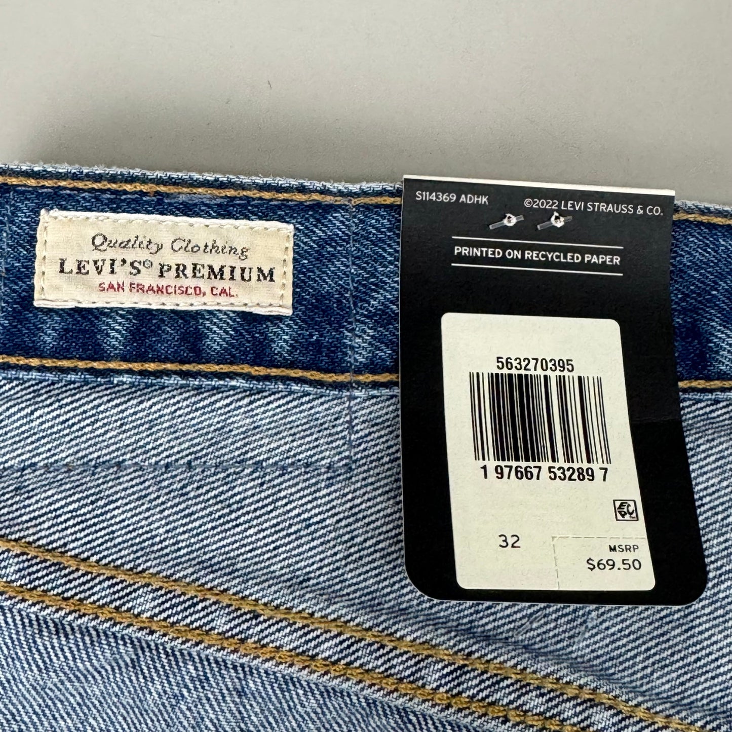LEVIS 501 Original Fit High Rise Shorts Medium Wash Women's Sz 32 Mega Vibe Blue