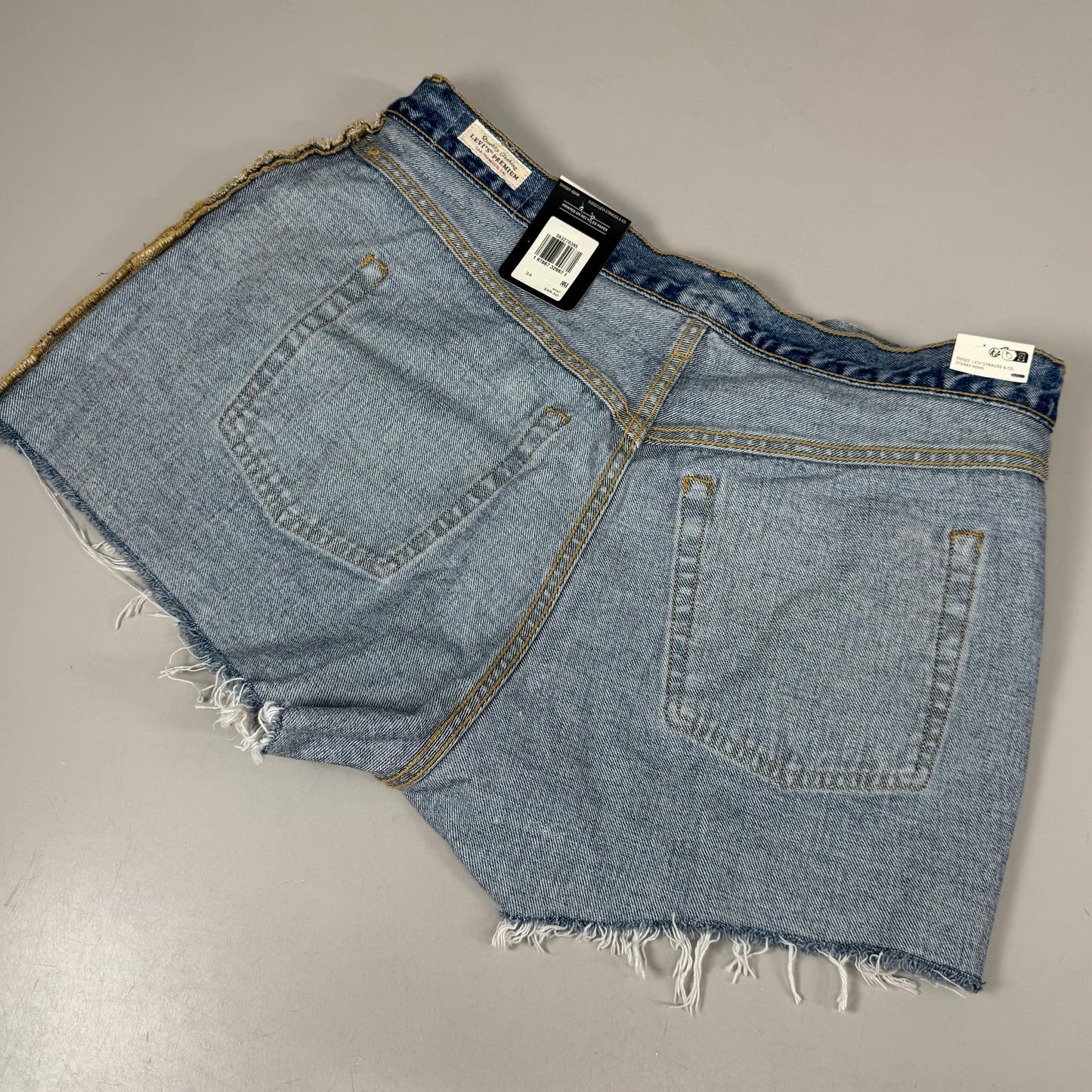 LEVIS 501 Original Fit High Rise Shorts Medium Wash Women's Sz 34 Mega Vibe Blue