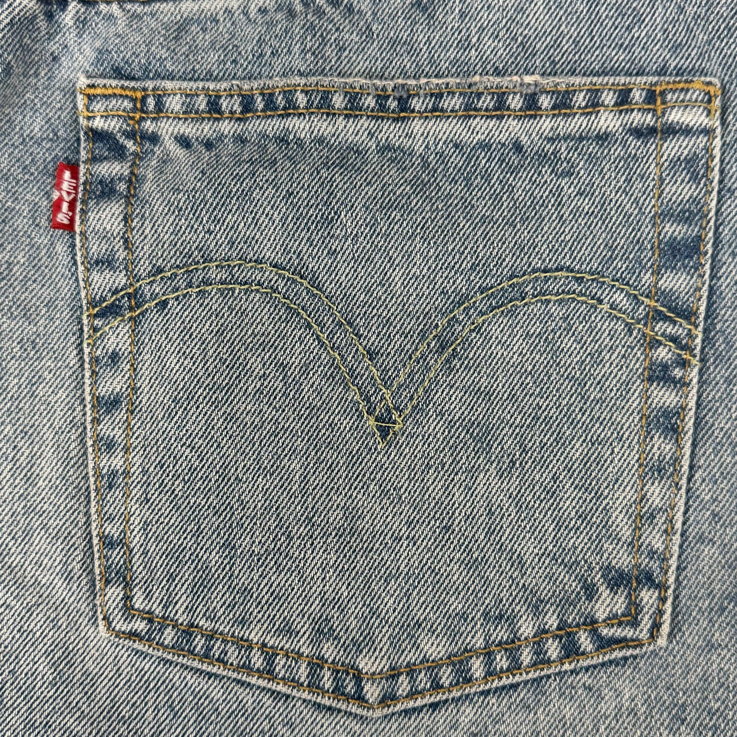 LEVIS 501 Original Fit High Rise Shorts Medium Wash Women's Sz 34 Mega Vibe Blue