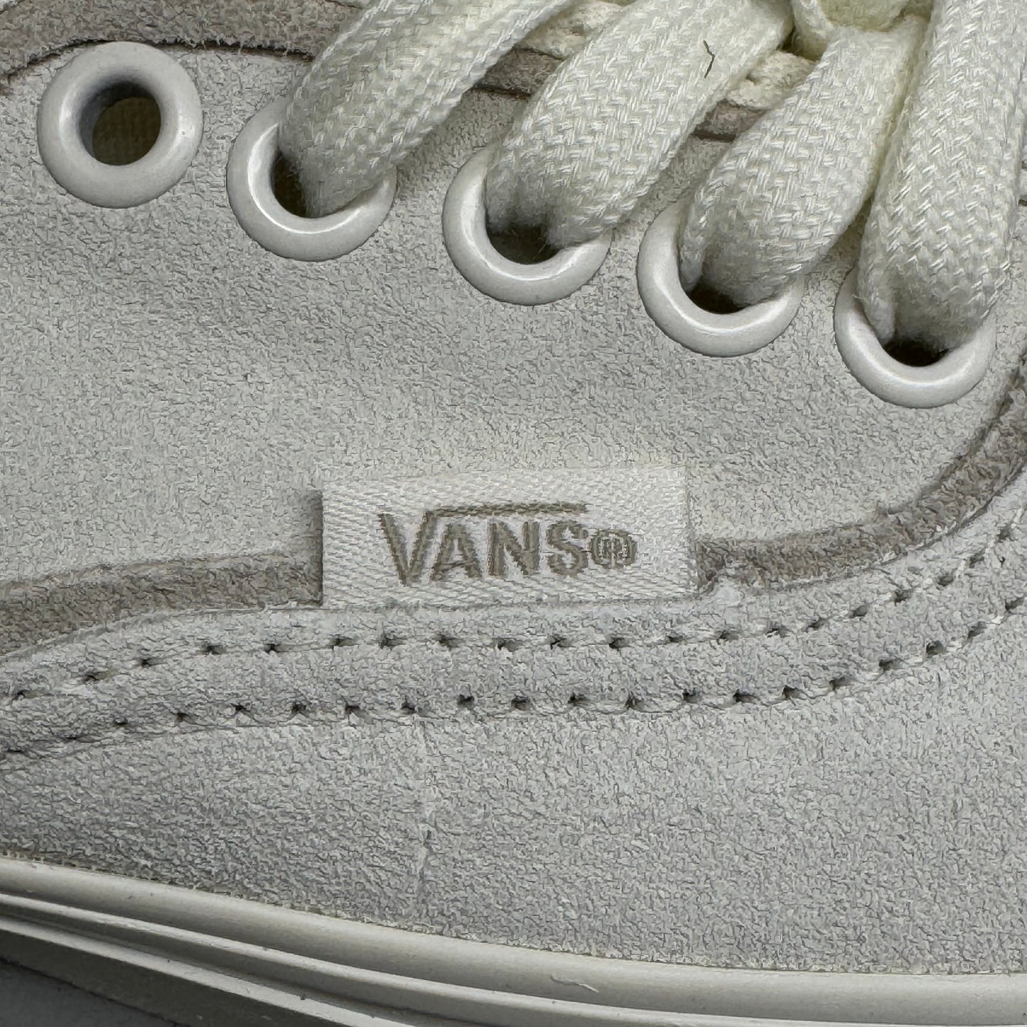 VANS Authentic Sliver Sneakers Shoes Women's Sz 9 White/White VN000D6DWWW