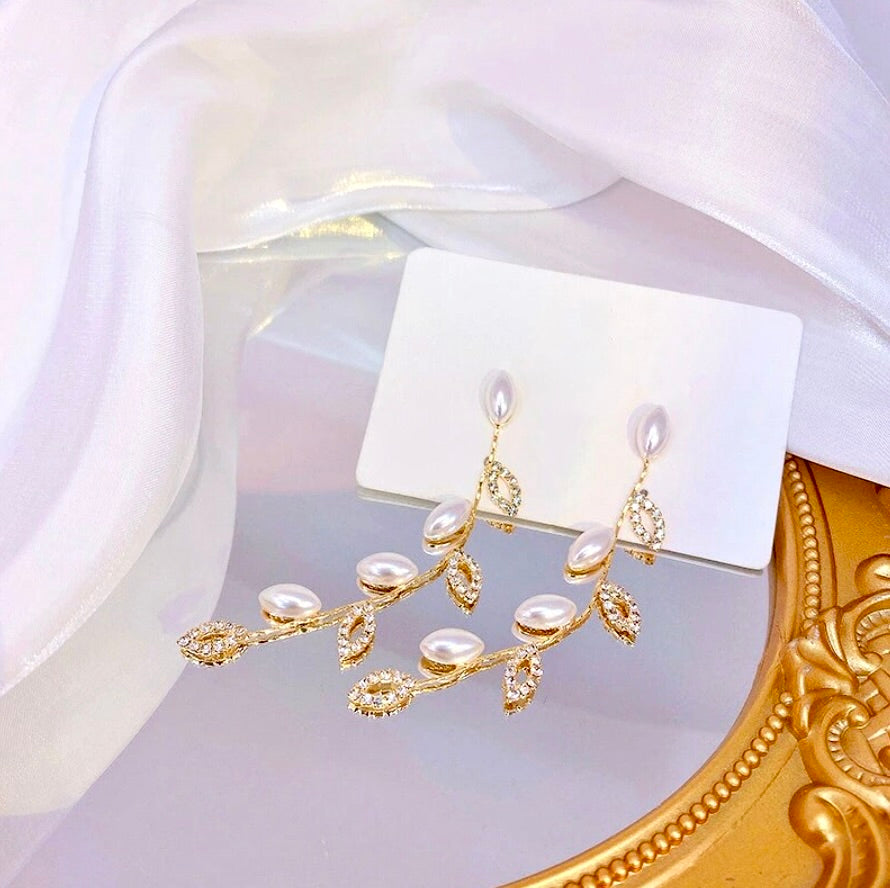 Ariella - Gold Pearl Bridal Earrings