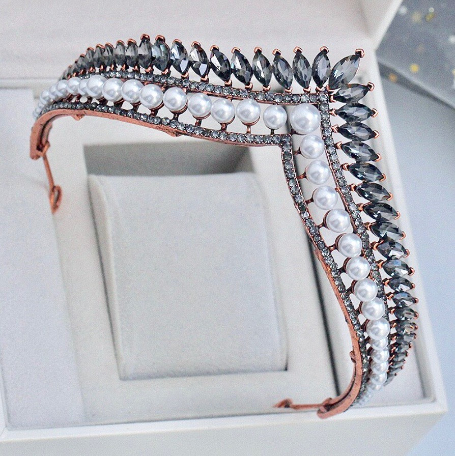 "Asari" - Baroque Vintage Bridal Tiara