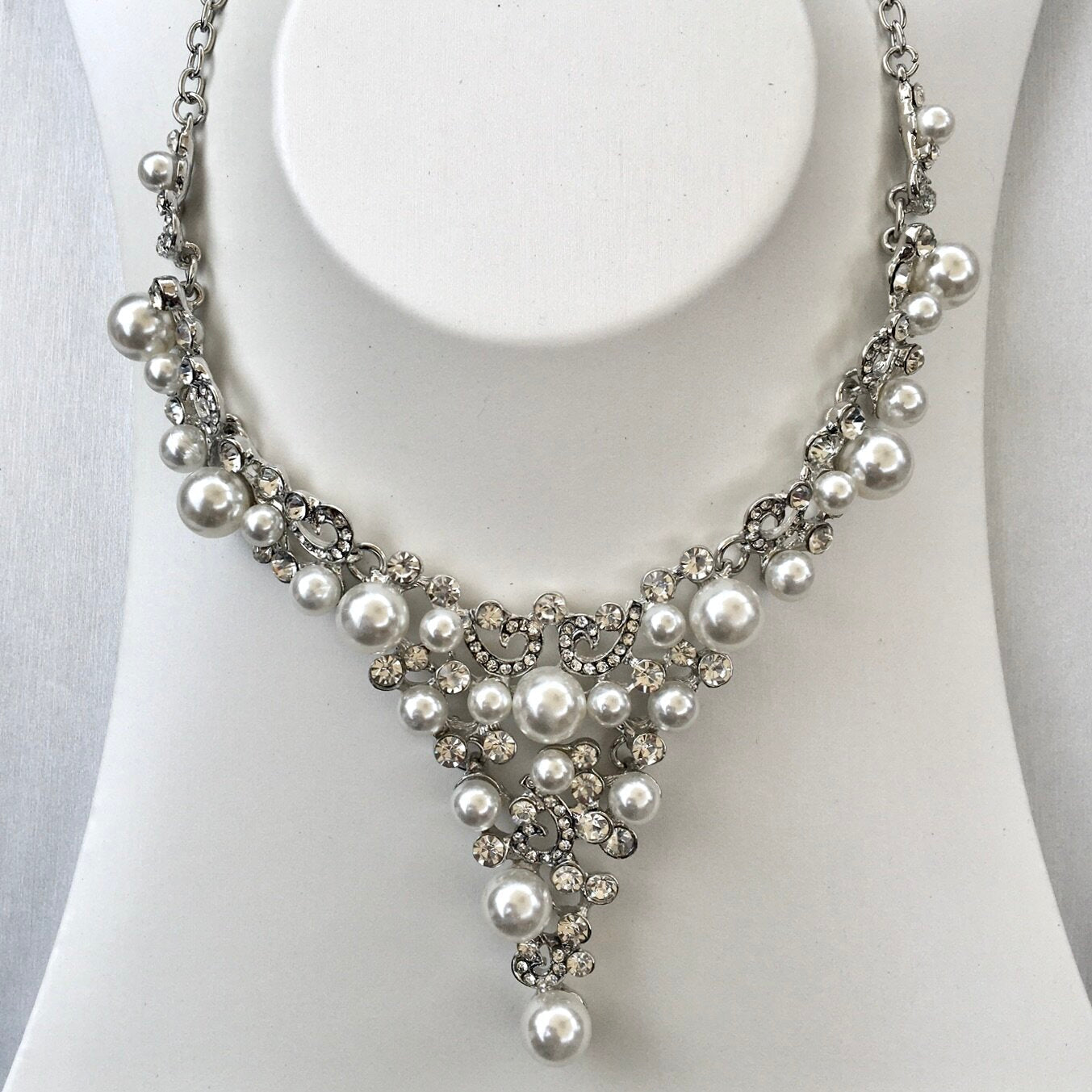 "Naomi" - Pearl and Crystal Bridal Jewelry Set