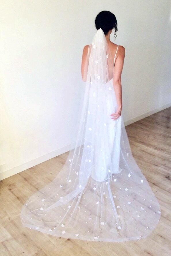 Tasia - Wedding Pearl and 3D Flowers Veil - Cathedral Length