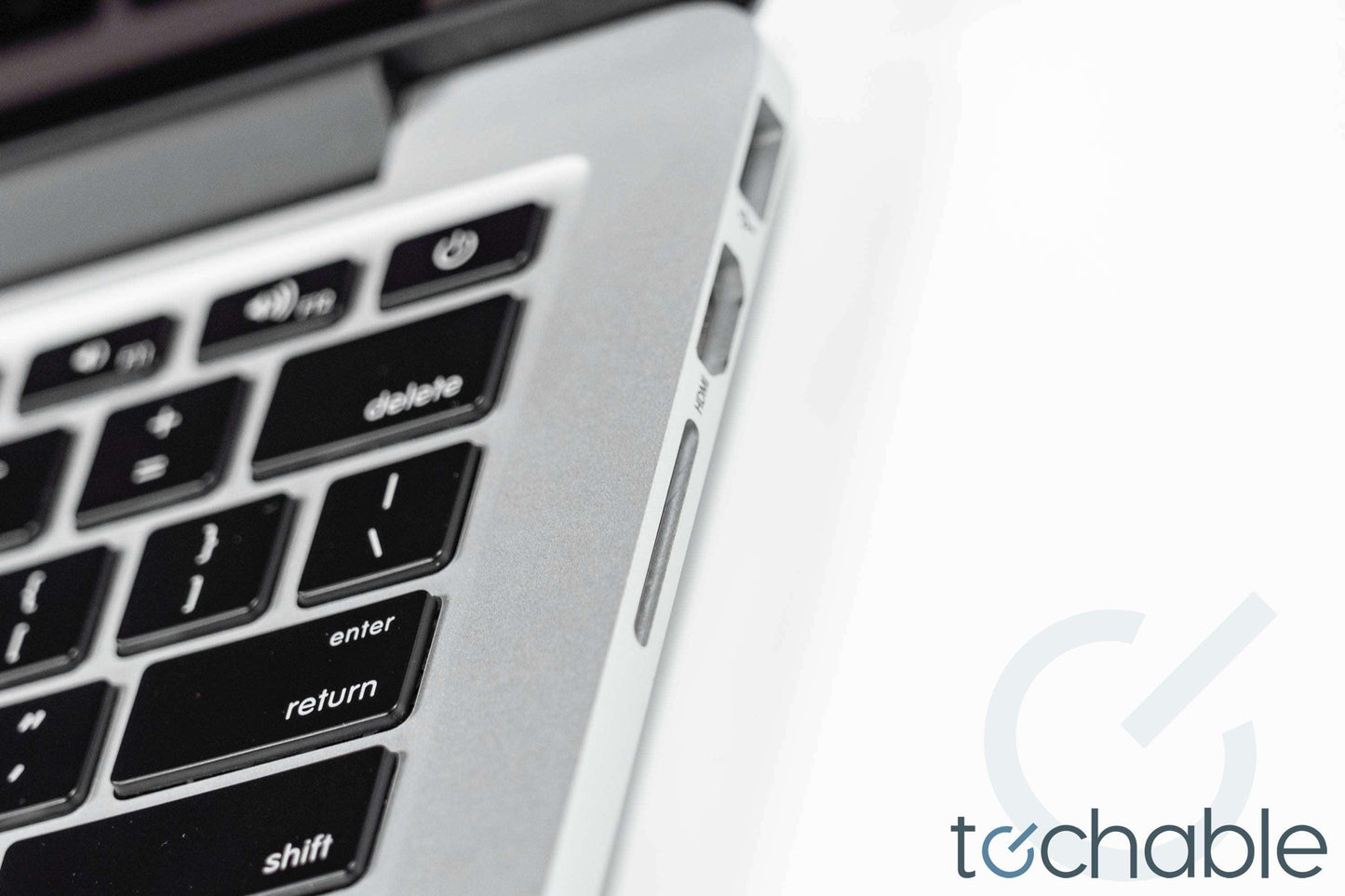 MacBook Pro (Early 2015) 13-Inch - 2.9GHz Core i5 - 16GB RAM - 2TB SSD