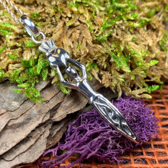 Danu Claddagh Necklace