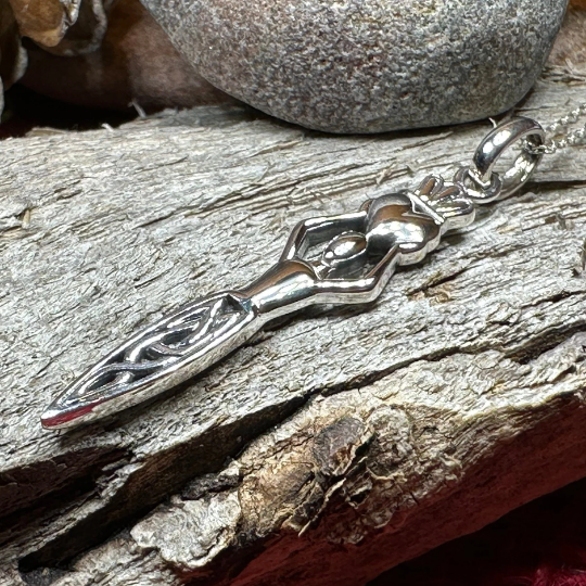 Danu Claddagh Necklace
