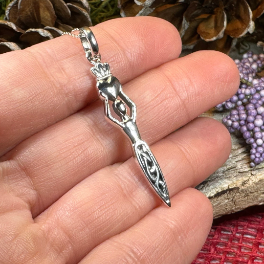 Danu Claddagh Necklace
