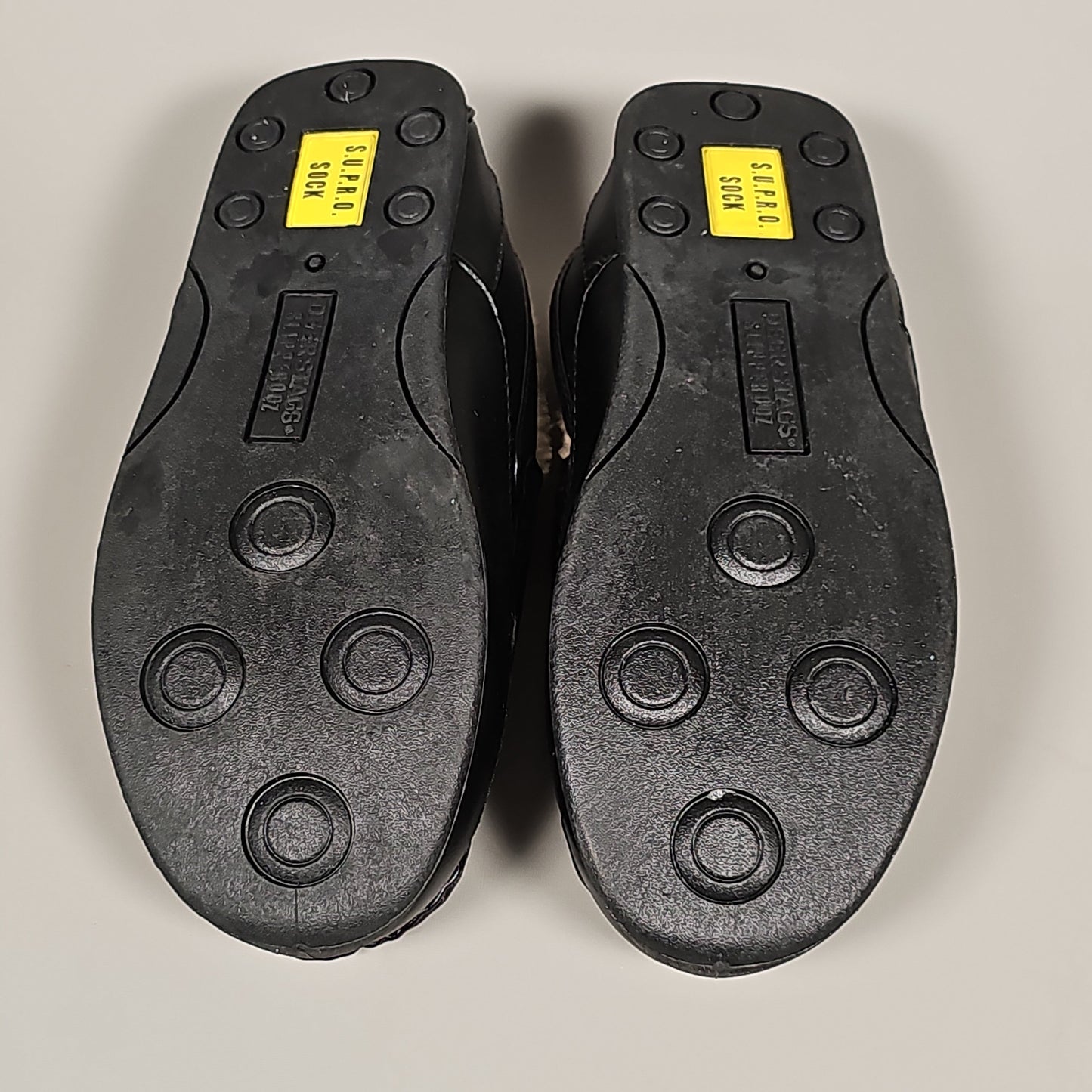 DEER STAGS Spun Unisex Faux Leather Slipper in Black Sz 10 Mens 12 Womens (New)