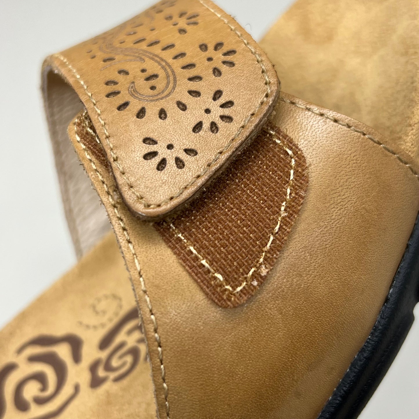 PROPET Wanda Sandal w/Wedge Heel Design Womens Sz 8.5 XX WIDE (4E) Tan WSX203L