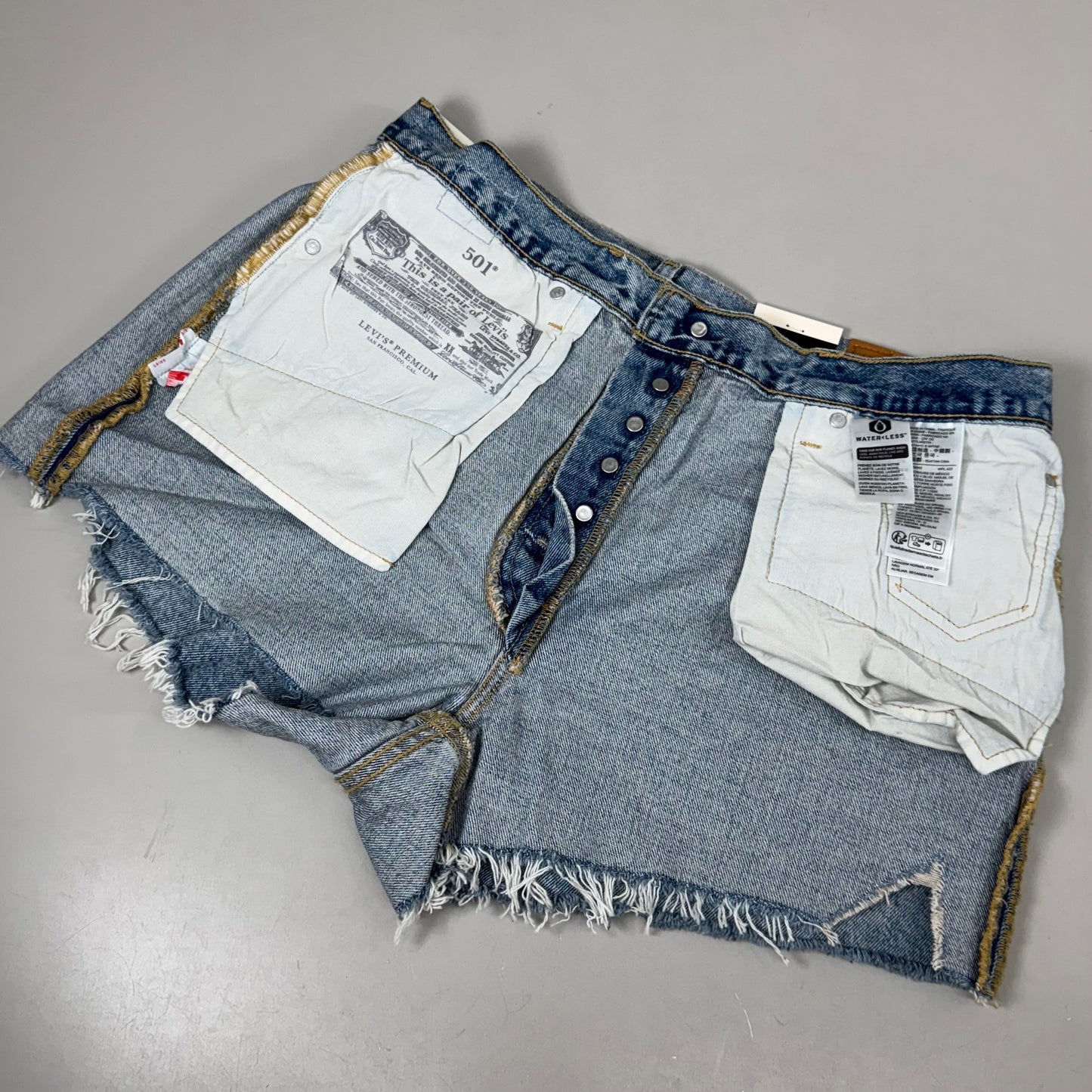 LEVIS 501 Original Fit High Rise Shorts Medium Wash Women's Sz 33 Mega Vibe Blue
