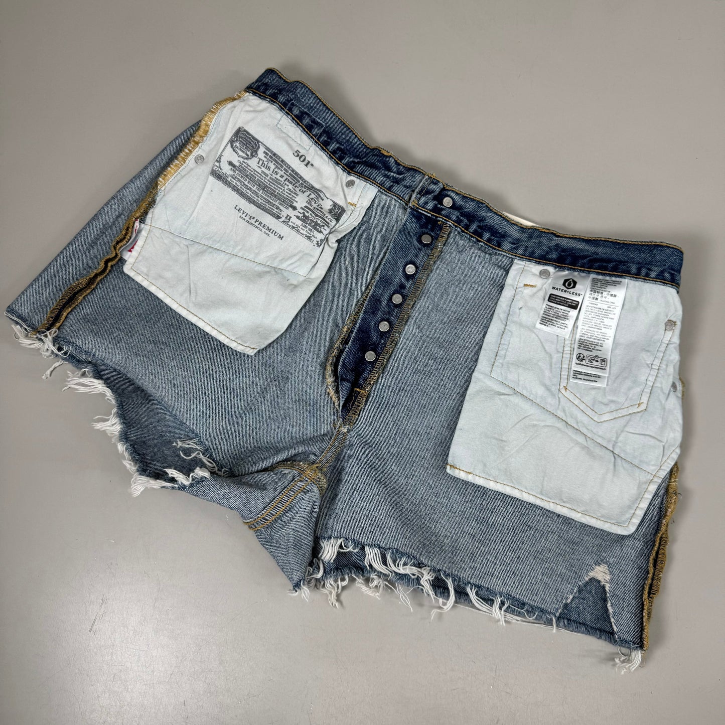LEVIS 501 Original Fit High Rise Shorts Medium Wash Women's Sz 34 Mega Vibe Blue