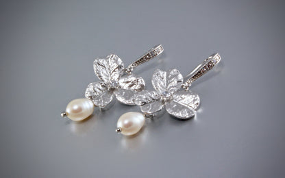 "Blush" - Pearl Bracelet and Earrings Set - Available in Yellow Gold and Silver