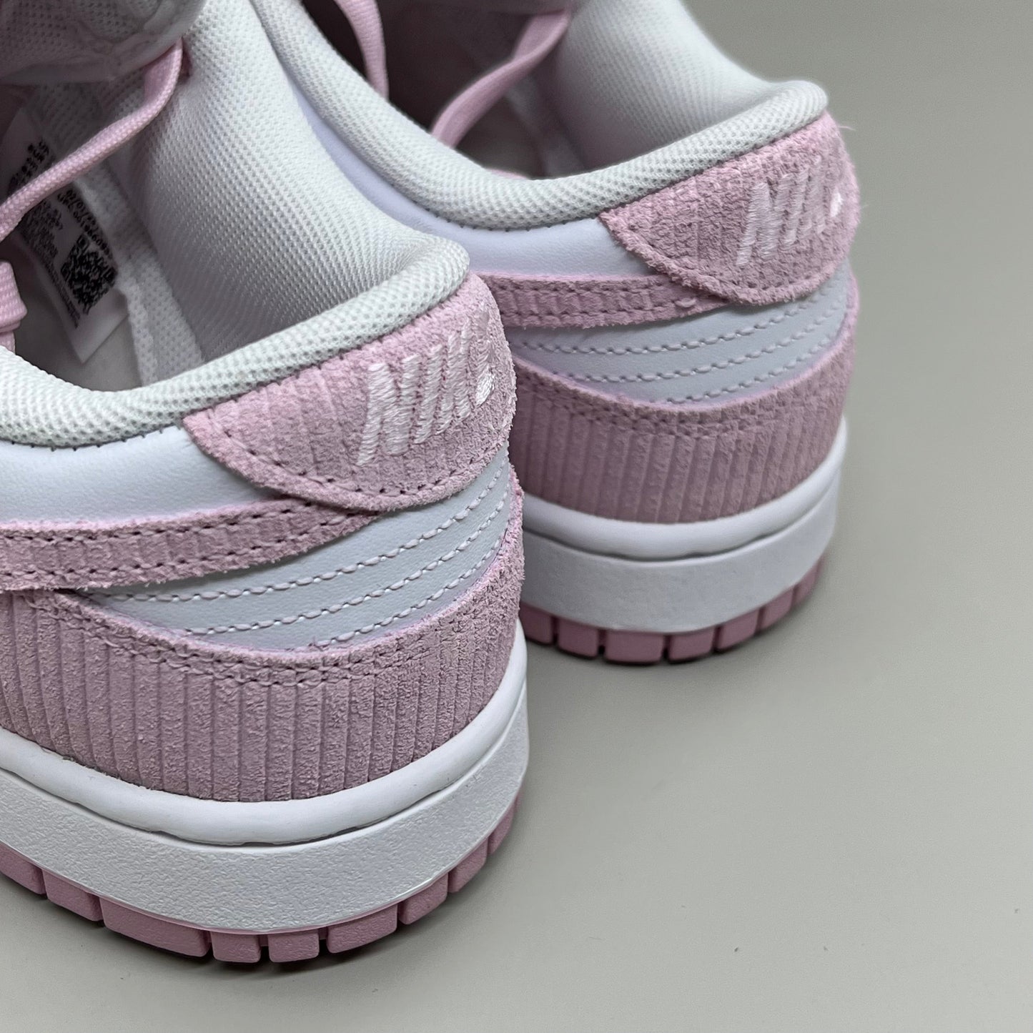 NIKE Classic Dunk Low Leather & Corduroy SZ Womens 8.5 Mens 7 White Pink FN7167