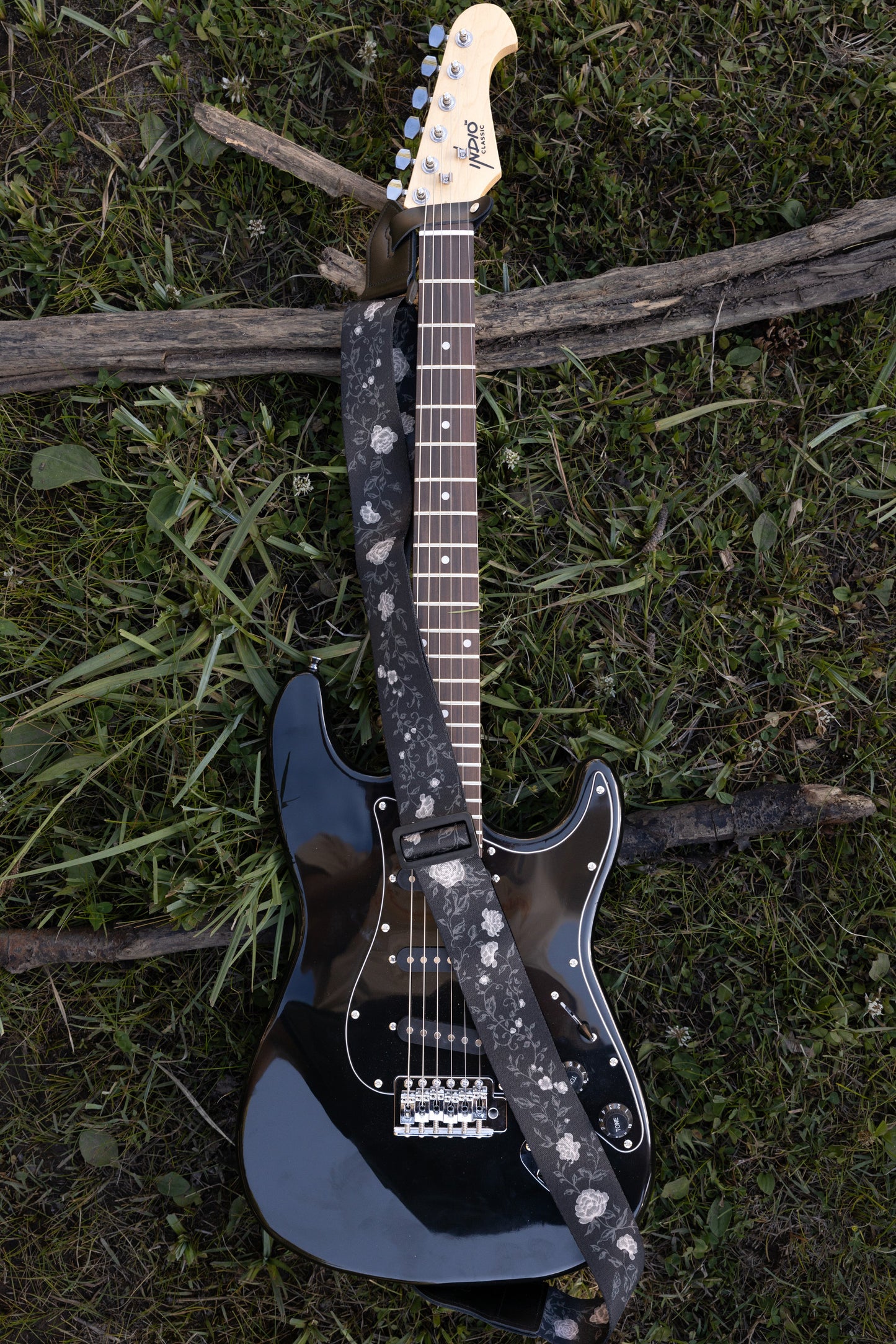 Black Vine Guitar Strap