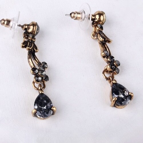 Keeley - Victorian Gothic Black Bridal 3-Piece Jewelry Set With Tiara