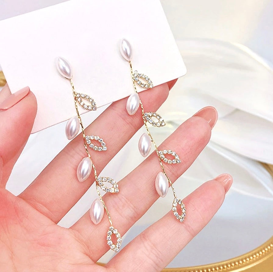 Ariella - Gold Pearl Bridal Earrings