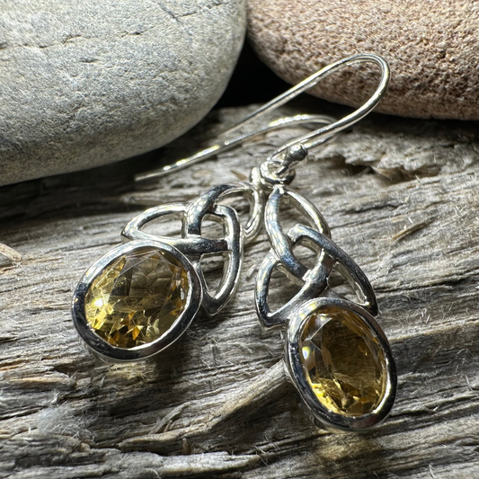 Hellena Trinity Knot Earrings