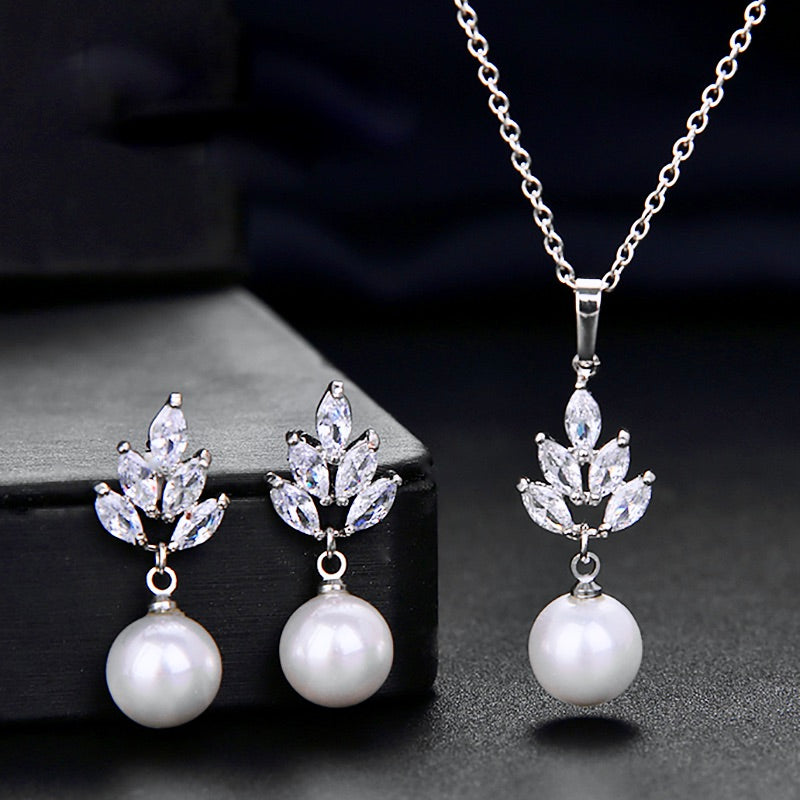 Etta - Pearl and Cubic Zirconia Jewelry Set - Available in Silver and Rose Gold