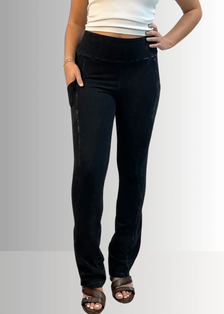 A Perfect Fit Cotton Bootcut Pocket Pants in Solid Black