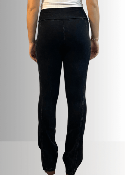 A Perfect Fit Cotton Bootcut Pocket Pants in Solid Black